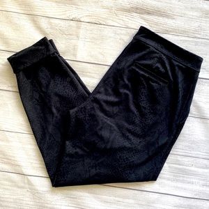 Lululemon Cropped Joggers
